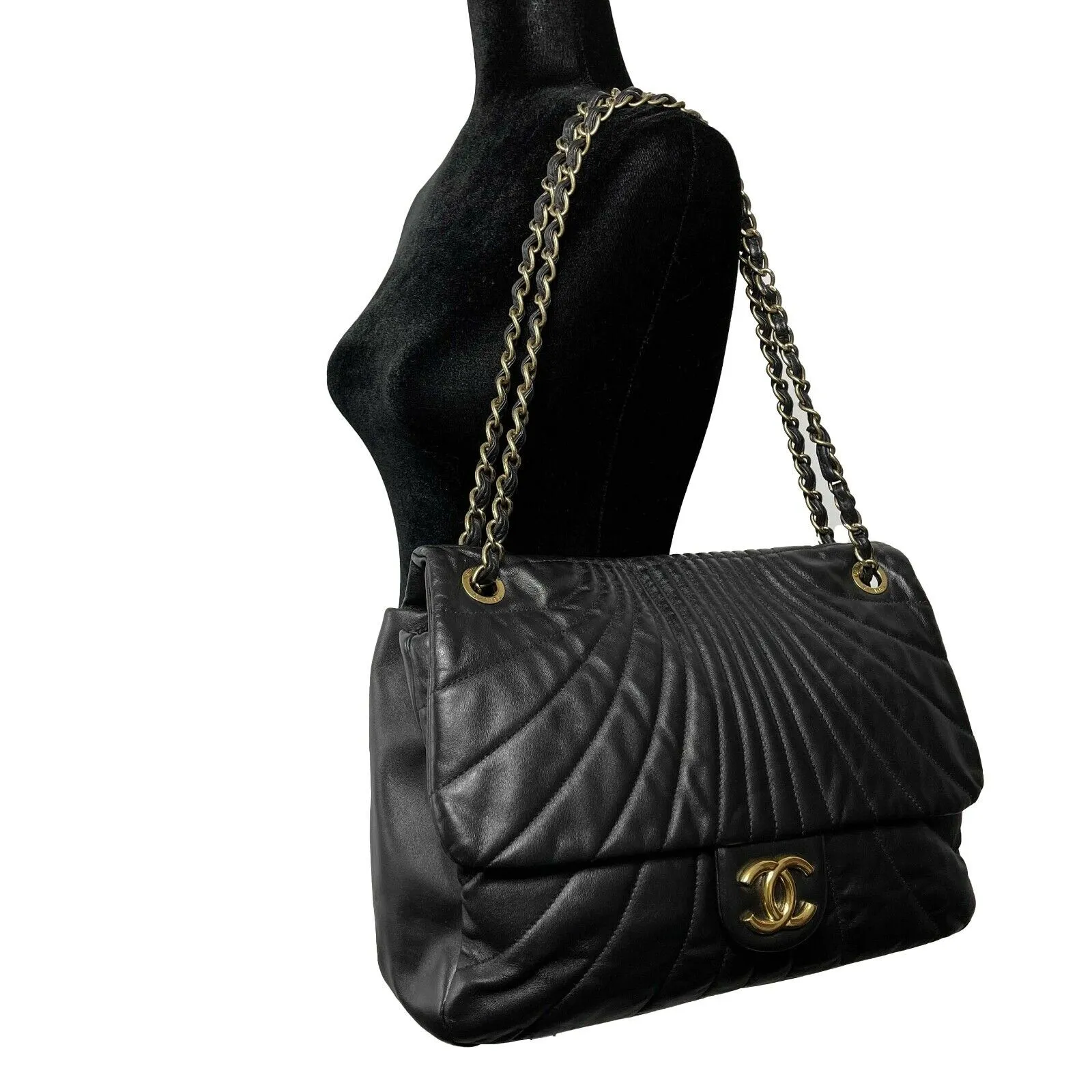 CHANEL - Wave Quilted Black Calfskin Leather Maxi Flap - Gold-tone Shoulder Bag