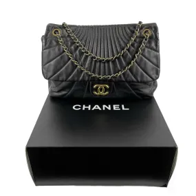 CHANEL - Wave Quilted Black Calfskin Leather Maxi Flap - Gold-tone Shoulder Bag