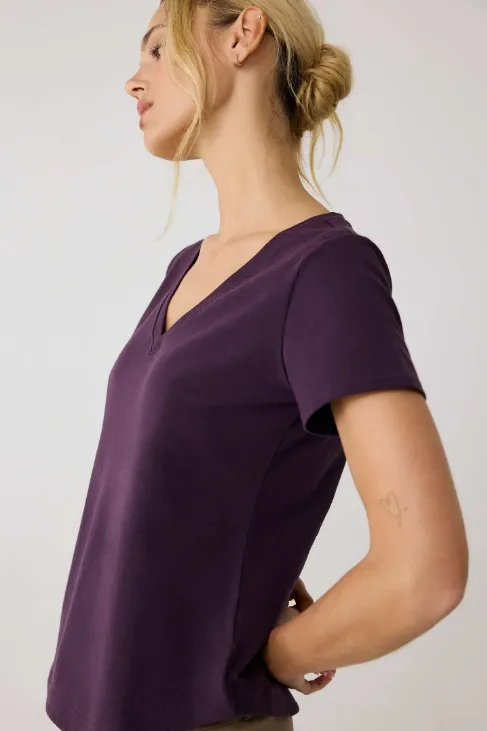 EFFORTLESS V-NECK TEE FIG